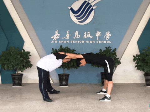 如何在篮球冬令营中加强体能训练?_0